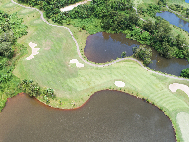 Image of natural water channels integrated into a championship course routing.