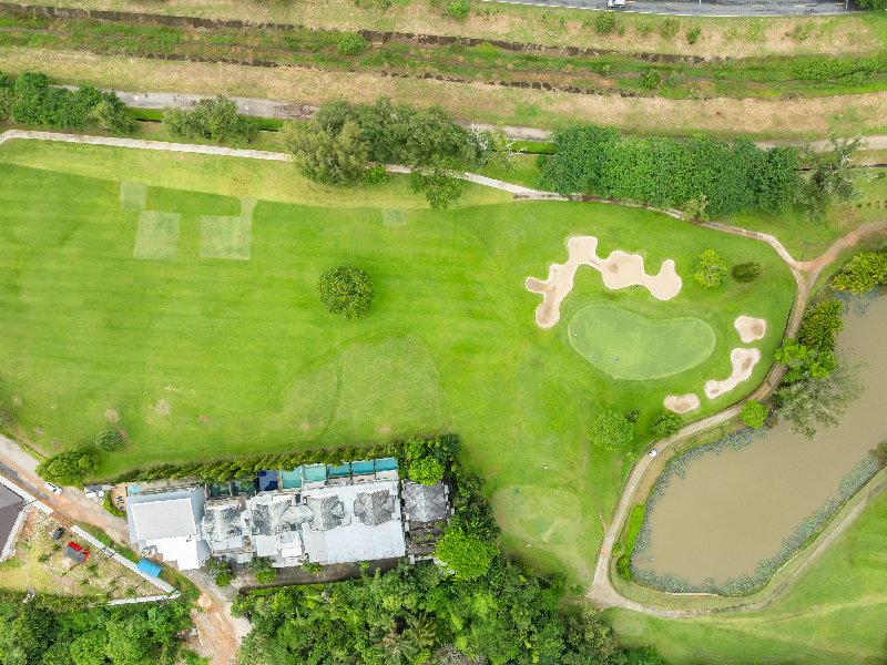 A high-yield corporate golf course layout drafted by the top golf course designer in India displaying maximized perimeter villas.